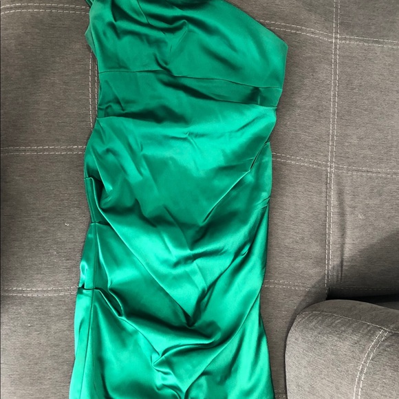 One-Shoulder Green dress - Picture 3 of 6